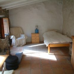 inside Almendra
